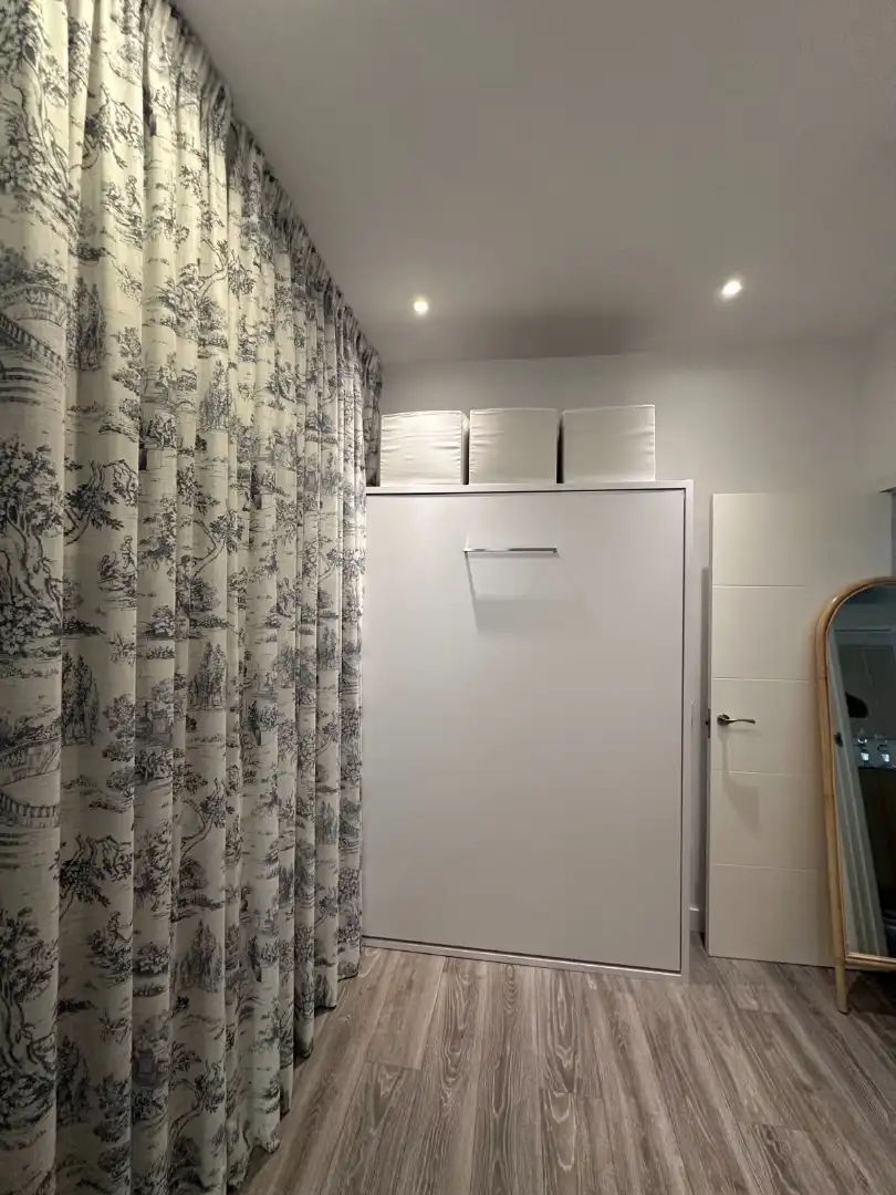 Schlafzimmer von Wohnung zur Miete in Madrid mit Klimaanlage, Heizung und Möbliert