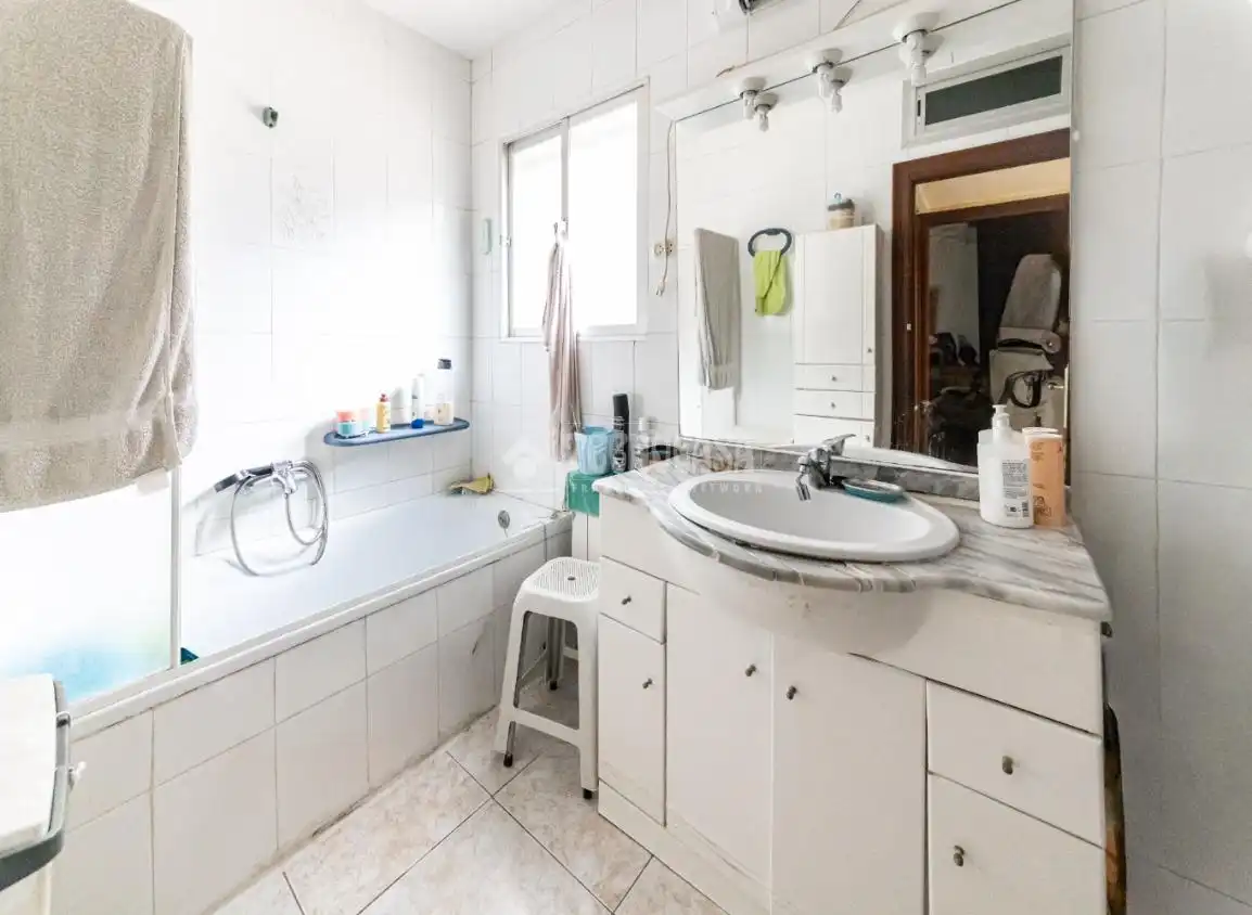 Baño de Finca rústica en venta en Cubelles con Calefacción, Jardín privado y Terraza