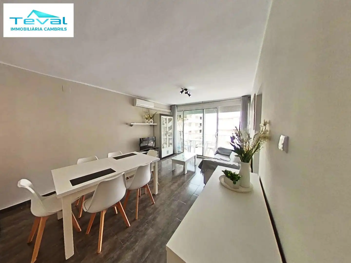 Sala d'estar de Apartament de lloguer en Cambrils amb Aire condicionat, Terrassa i Moblat