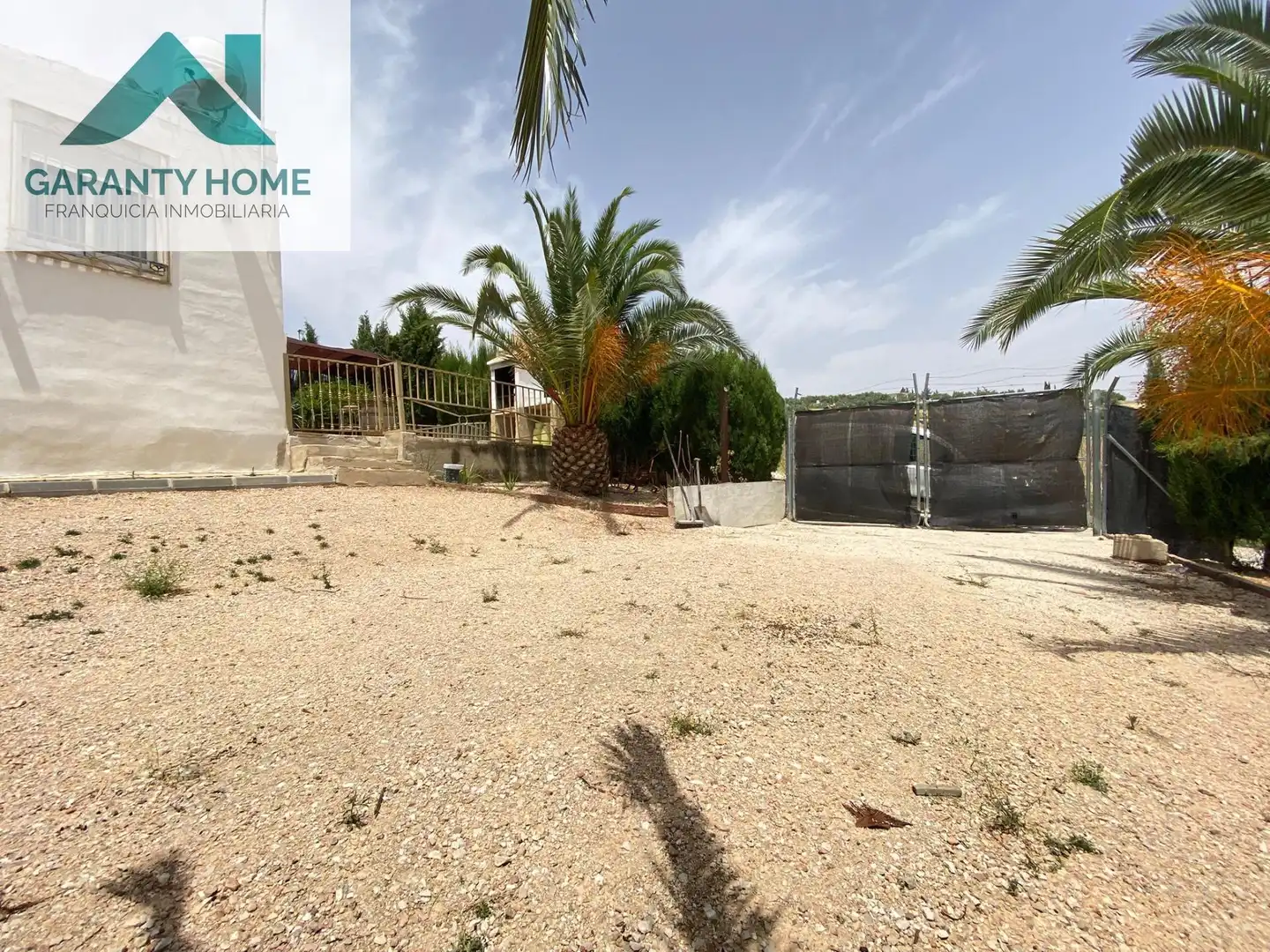 Vista exterior de Casa o xalet en venda en Torredonjimeno amb Aire condicionat, Jardí privat i Terrassa