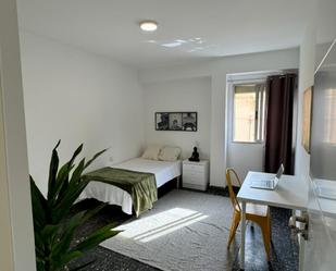 Dormitori de Apartament per a compartir en  Valencia Capital amb Moblat, Forn i Rentadora