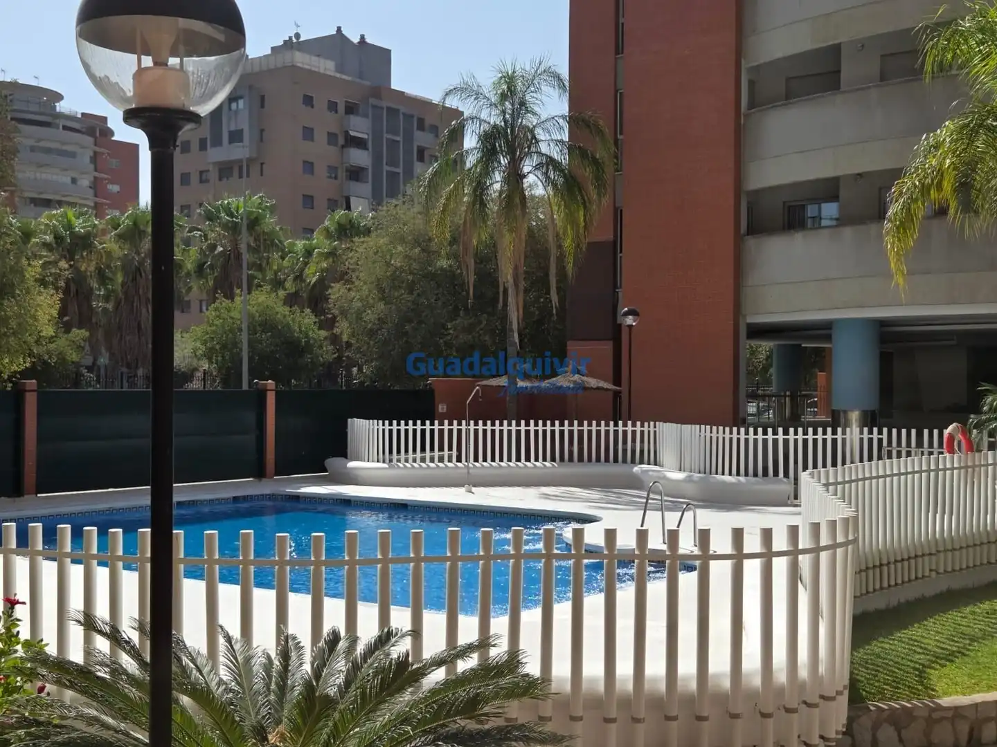 Piscina de Pis en venda en Sevilla amb Aire condicionat, Terrassa i Traster