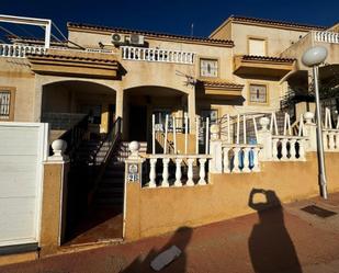 Vista exterior de Casa adosada en venda en Orihuela amb Aire condicionat, Piscina i Forn