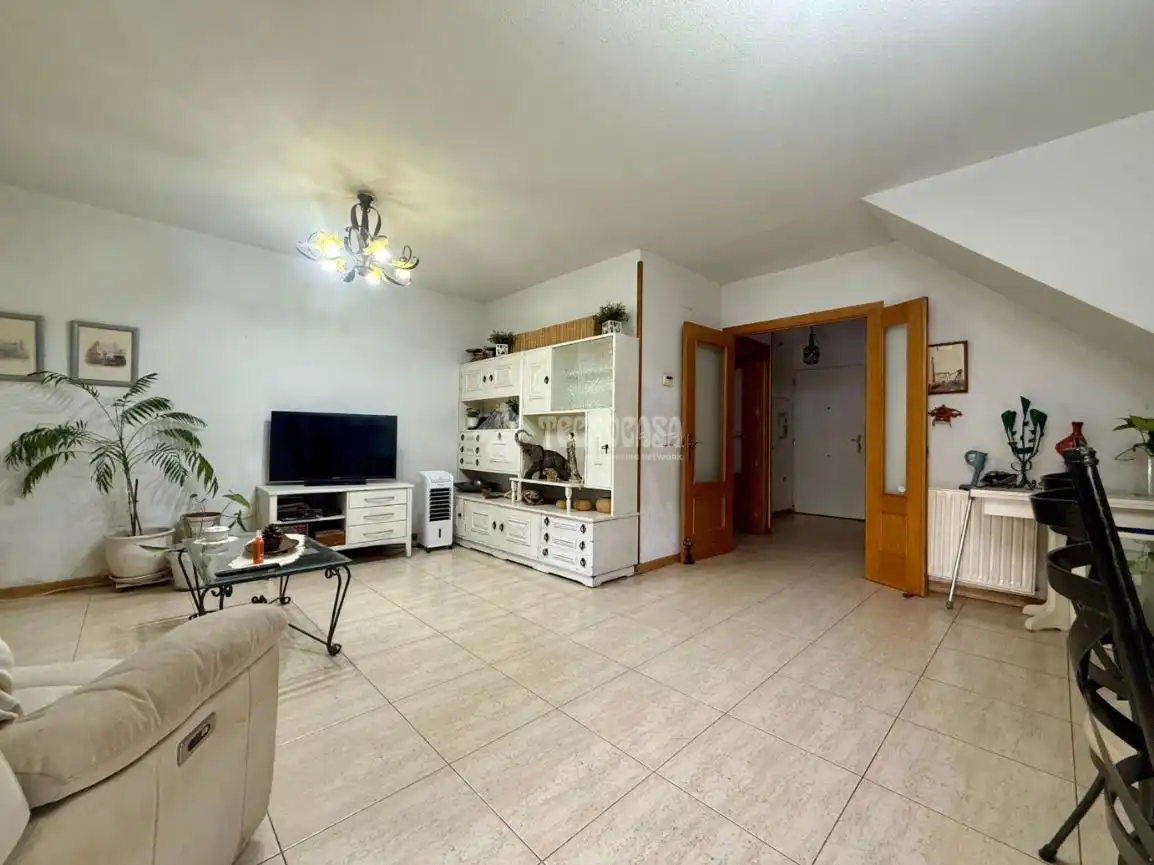 Casa aparellada en venda a Alovera, imagen 10