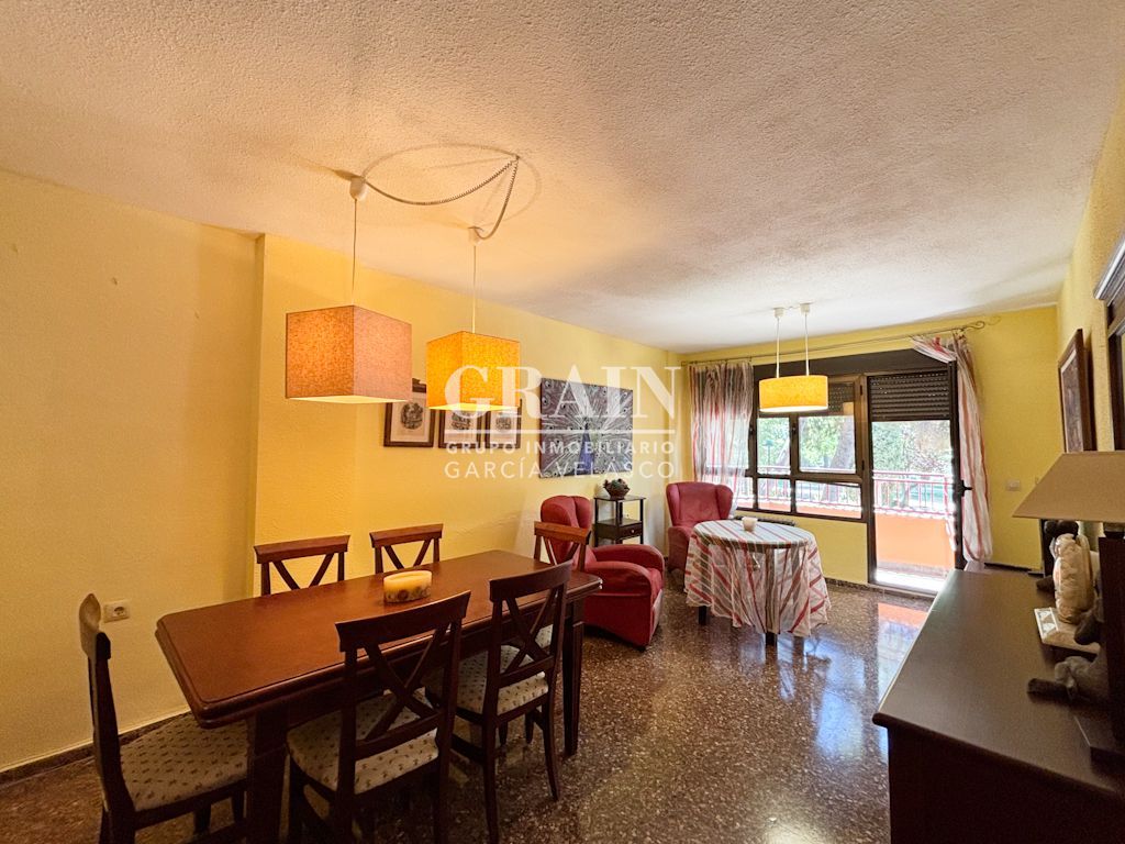 Vista exterior de Piso en venta en  Albacete Capital con Calefacción y Balcón