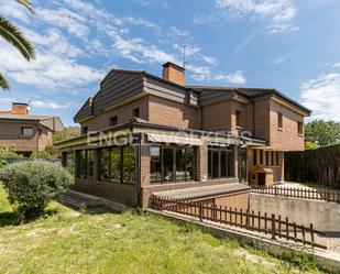 Vista exterior de Casa o xalet en venda en Pozuelo de Alarcón amb Aire condicionat, Calefacció i Jardí privat