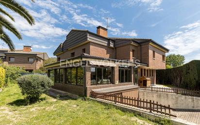 Exterior view of House or chalet for sale in Pozuelo de Alarcón  with Air Conditioner, Heating and Private garden
