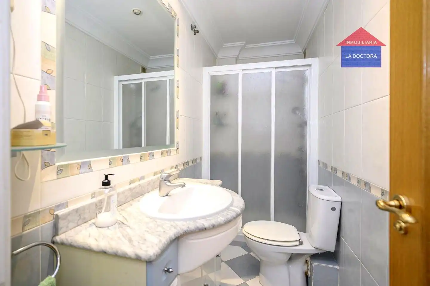 Baño de Piso en venta en Navalcarnero con Calefacción, Terraza y Trastero
