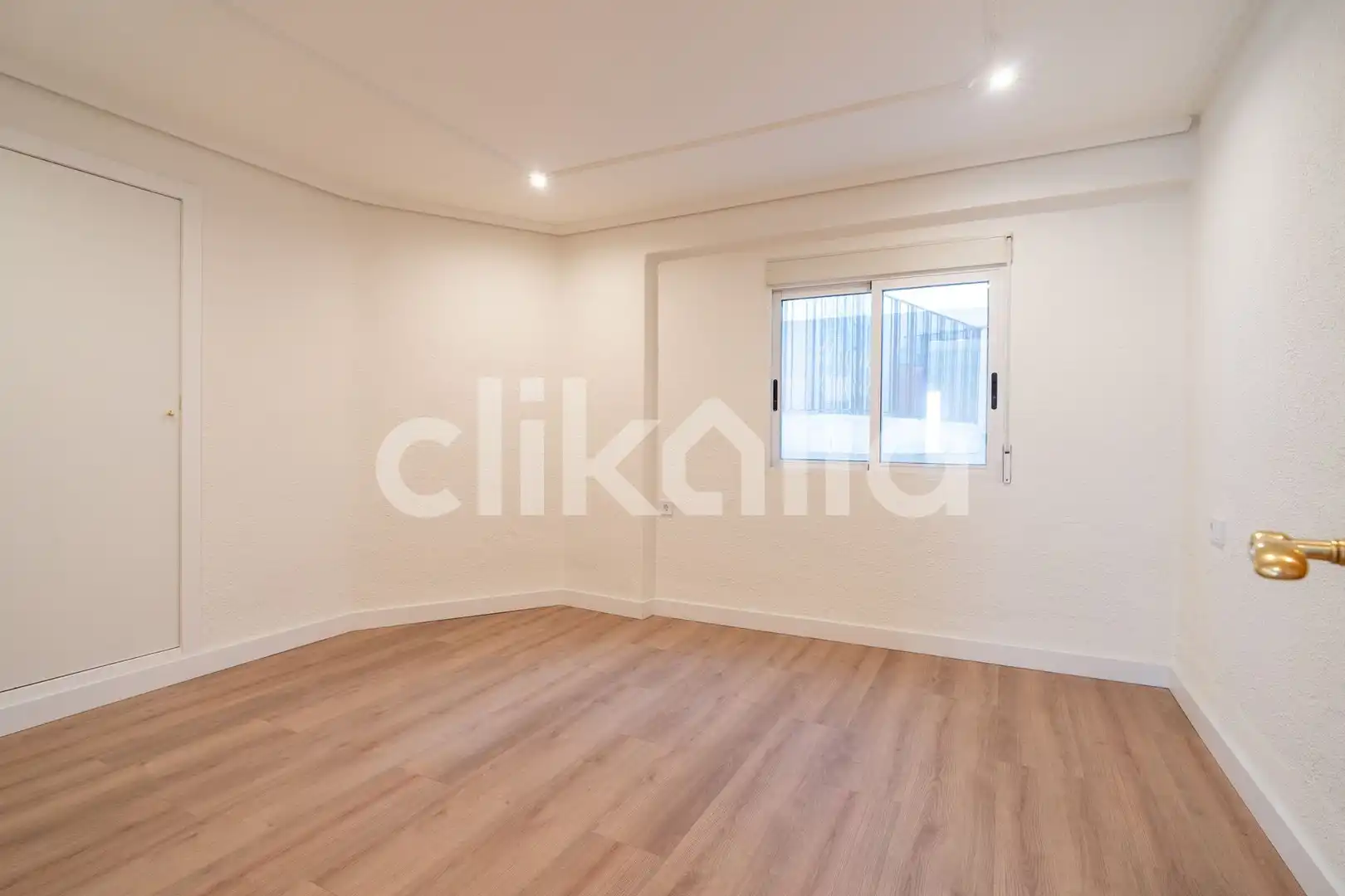 Bedroom of Flat for rent in Torrent  with Air Conditioner and Terrace