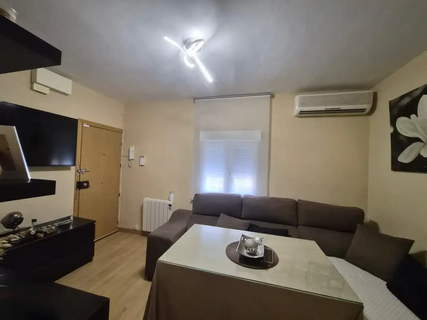 Living room of Flat for sale in Madrid  with Air Conditioner, Heating and Furnished