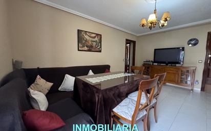 Living room of Flat for sale in Linares  with Air Conditioner, Furnished and Oven