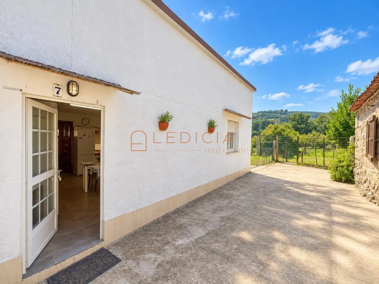 House with garden for sale in Montesiña 7, imagen 2
