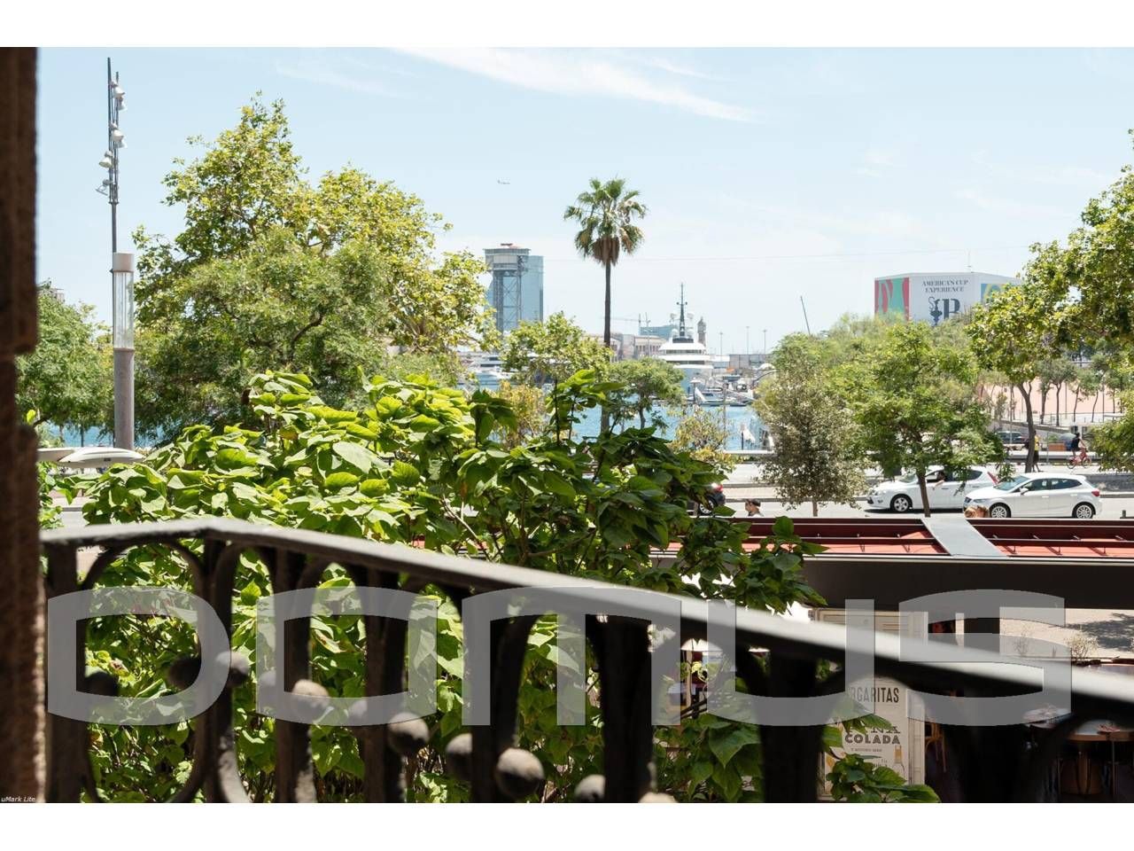 Exterior view of Flat for sale in  Barcelona Capital  with Air Conditioner, Heating and Balcony