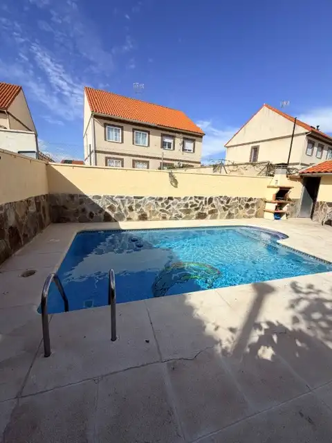 Piscina de Casa o chalet en venta en Las Ventas de Retamosa con Aire acondicionado, Calefacción y Jardín privado