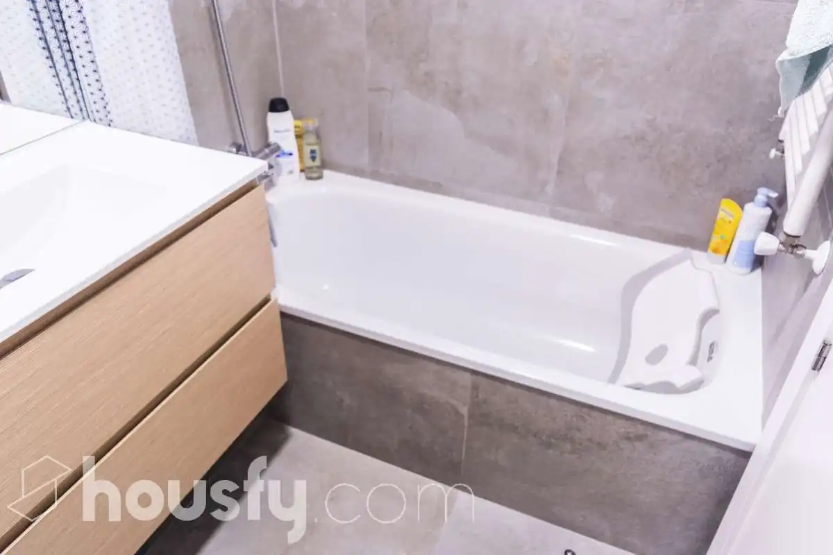 Bathroom of Flat for sale in Móstoles  with Air Conditioner, Terrace and Storage room