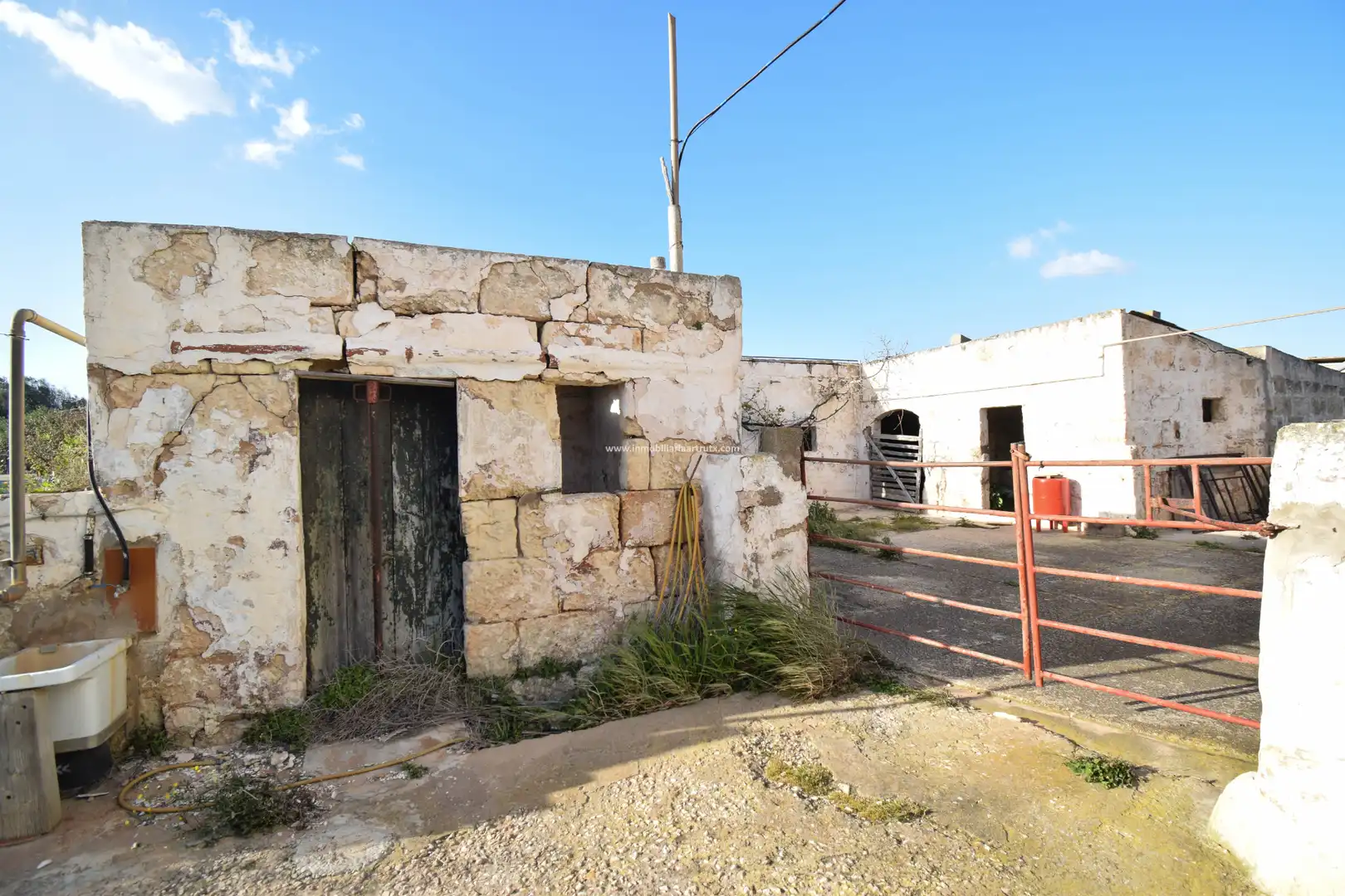 Vista exterior de Terreny industrial en venda en Ciutadella de Menorca