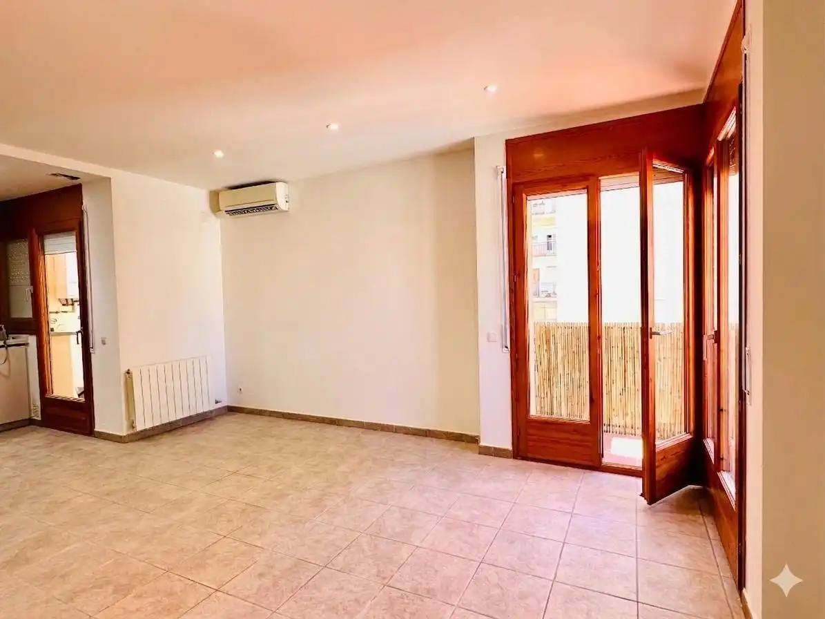 Wohnzimmer von Wohnung zum Verkauf in Palamós mit Klimaanlage, Heizung und Terrasse