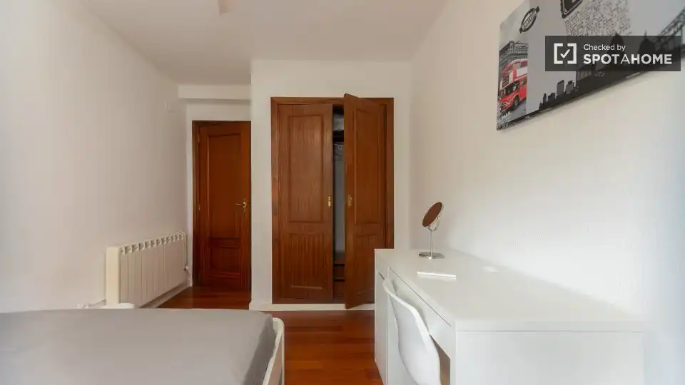 Bedroom of Flat for rent in Camins al Grau