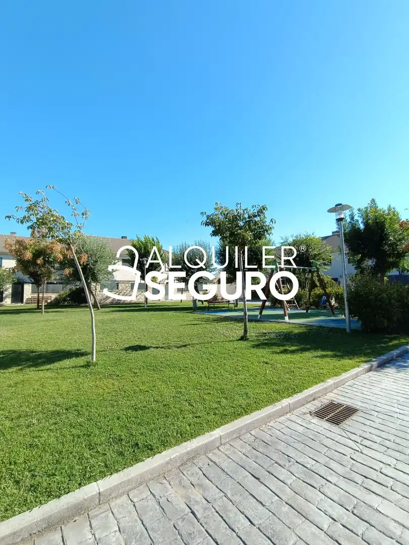 Vista exterior de Casa o xalet de lloguer en Aranjuez amb Calefacció, Terrassa i Traster