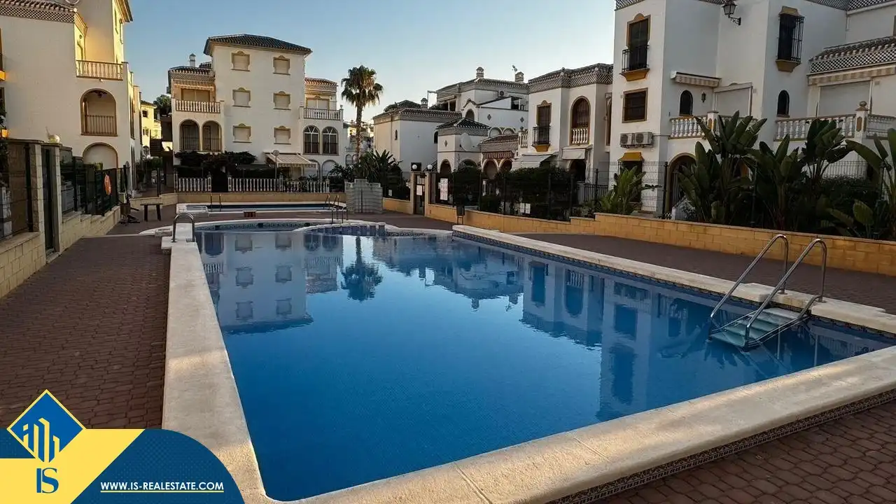 Flat with pool for sale in La Mata