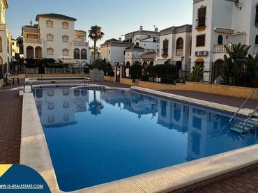 Pis amb piscina en venda a La Mata