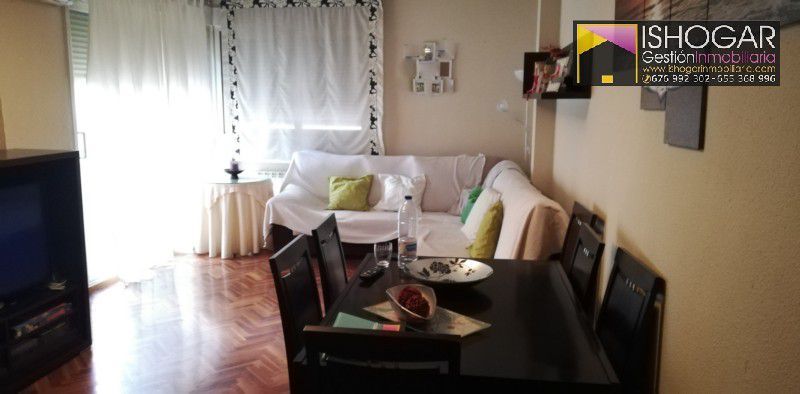 Sala d'estar de Pis en venda en Valdepeñas amb Aire condicionat, Calefacció i Parquet