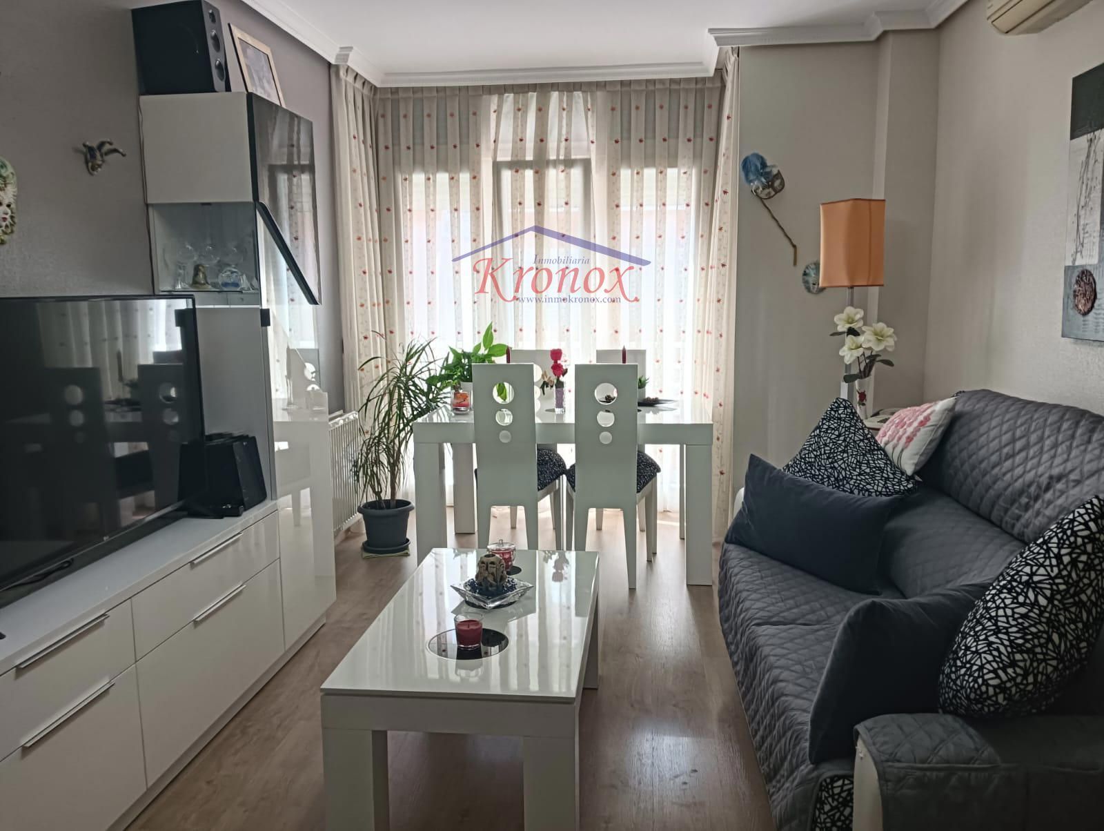 Living room of Flat for sale in  Madrid Capital  with Air Conditioner, Heating and Storage room