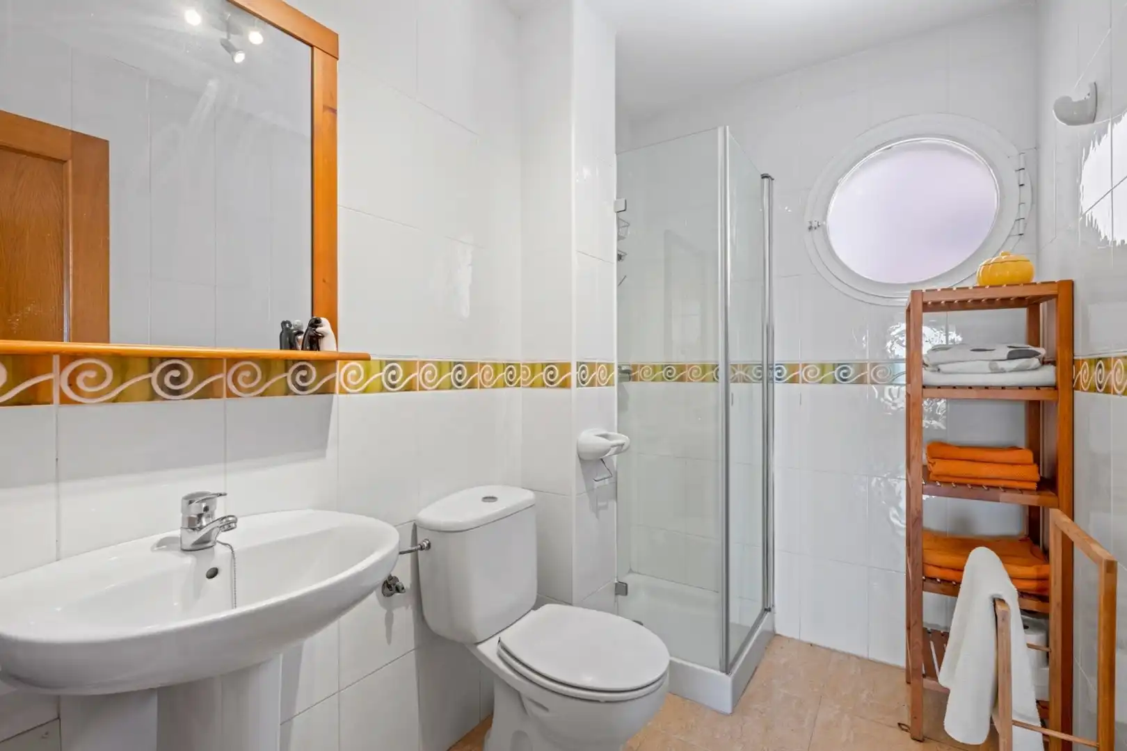 Bathroom of Flat for sale in Orihuela  with Air Conditioner, Heating and Terrace