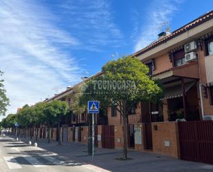 Exterior view of Single-family semi-detached for sale in Rivas-Vaciamadrid  with Heating, Terrace and Swimming Pool