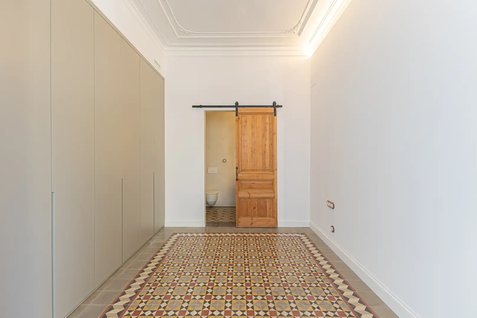 Wohnung zum Verkauf in Barcelona mit Klimaanlage, Heizung und Balkon