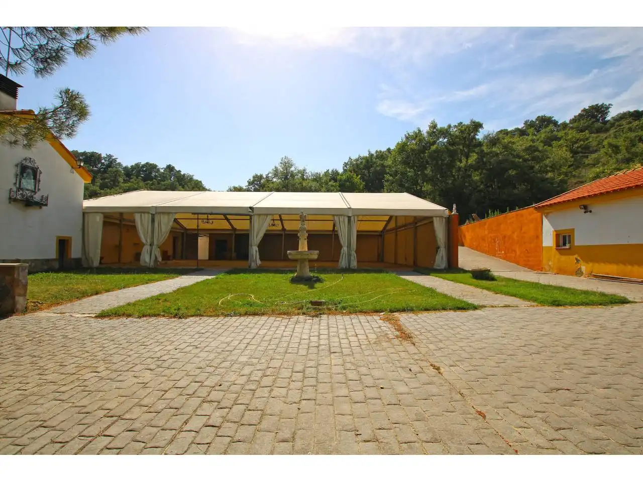 Vista exterior de Terreno en venta en Valdegrudas, Guadalajara