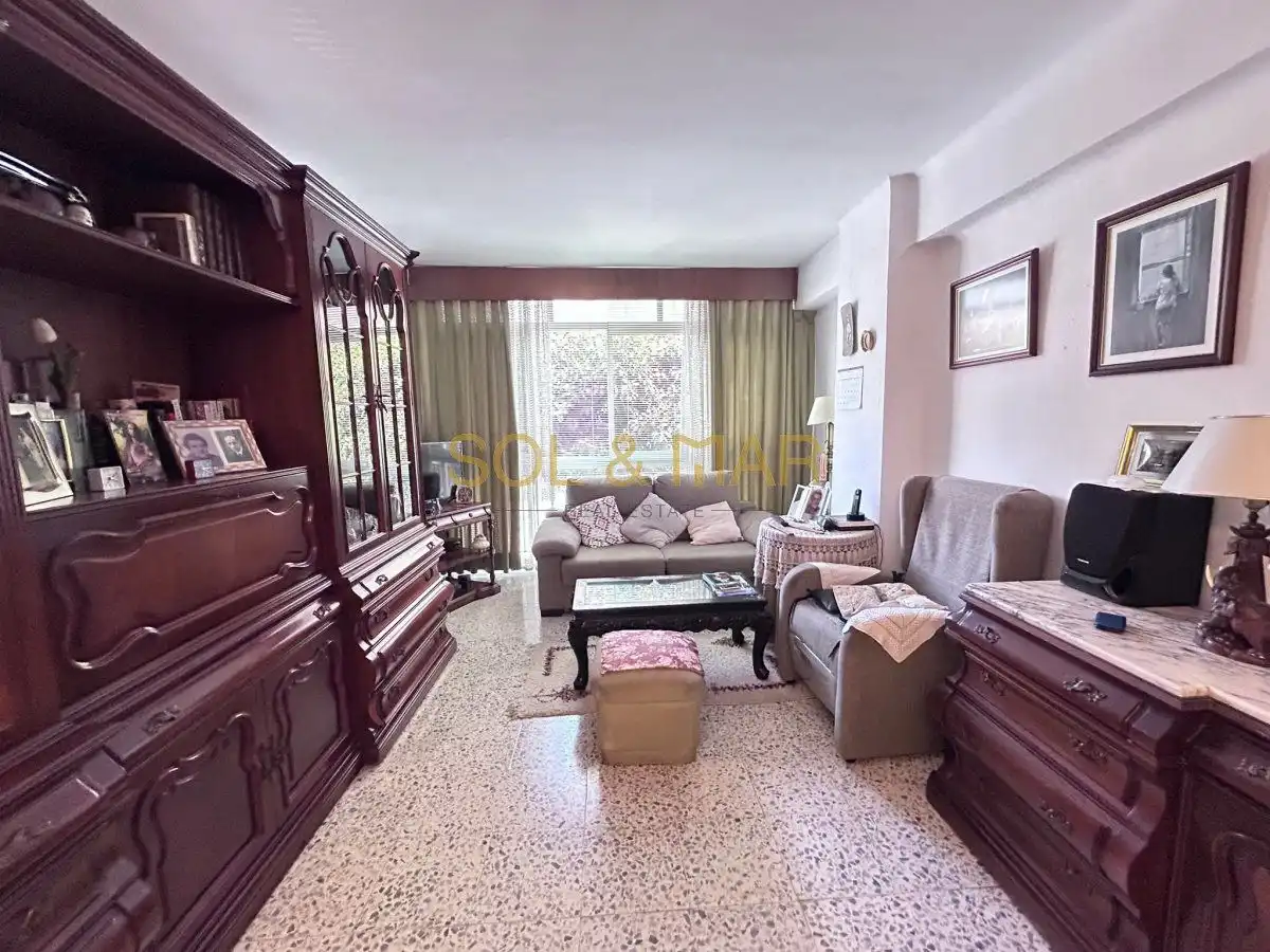 Sala de estar de Piso en venta en Torremolinos con Calefacción, Terraza y Amueblado