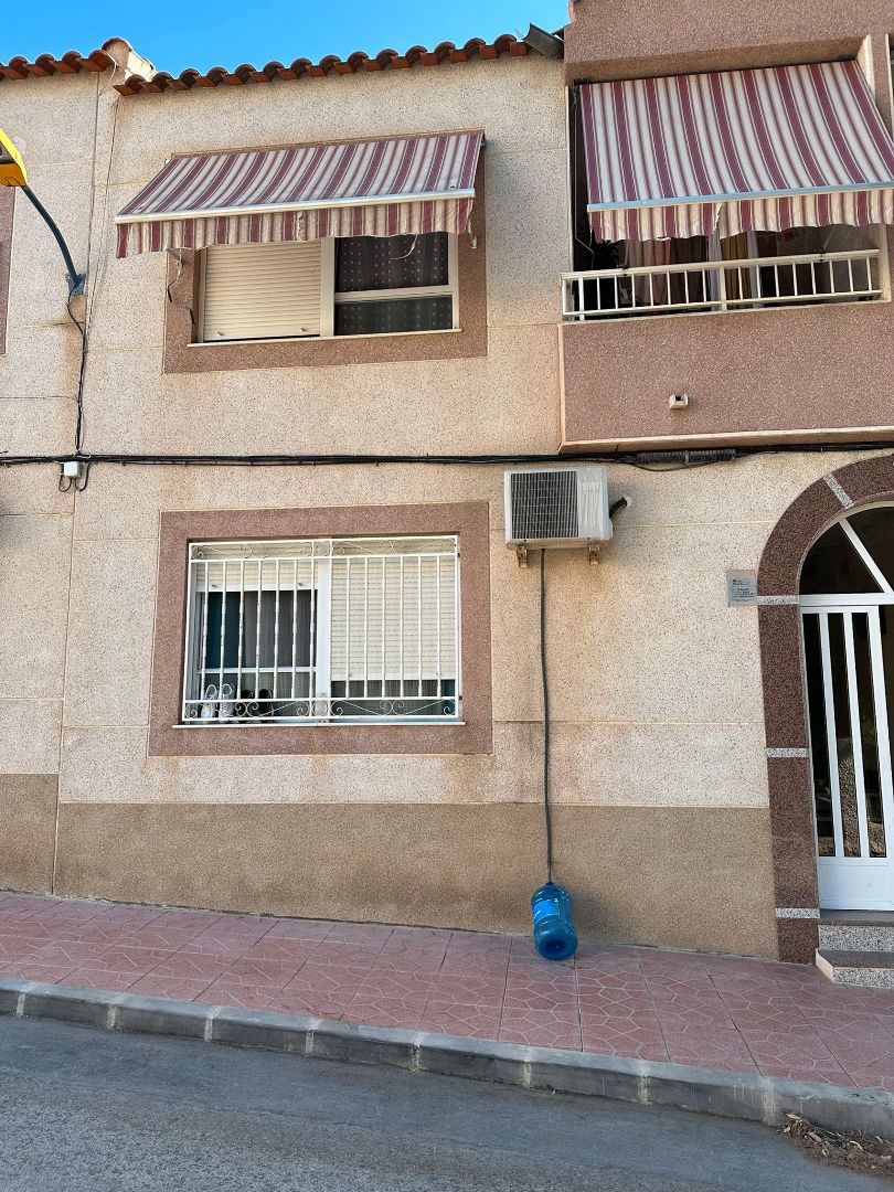 Vista exterior de Pis en venda en Orihuela