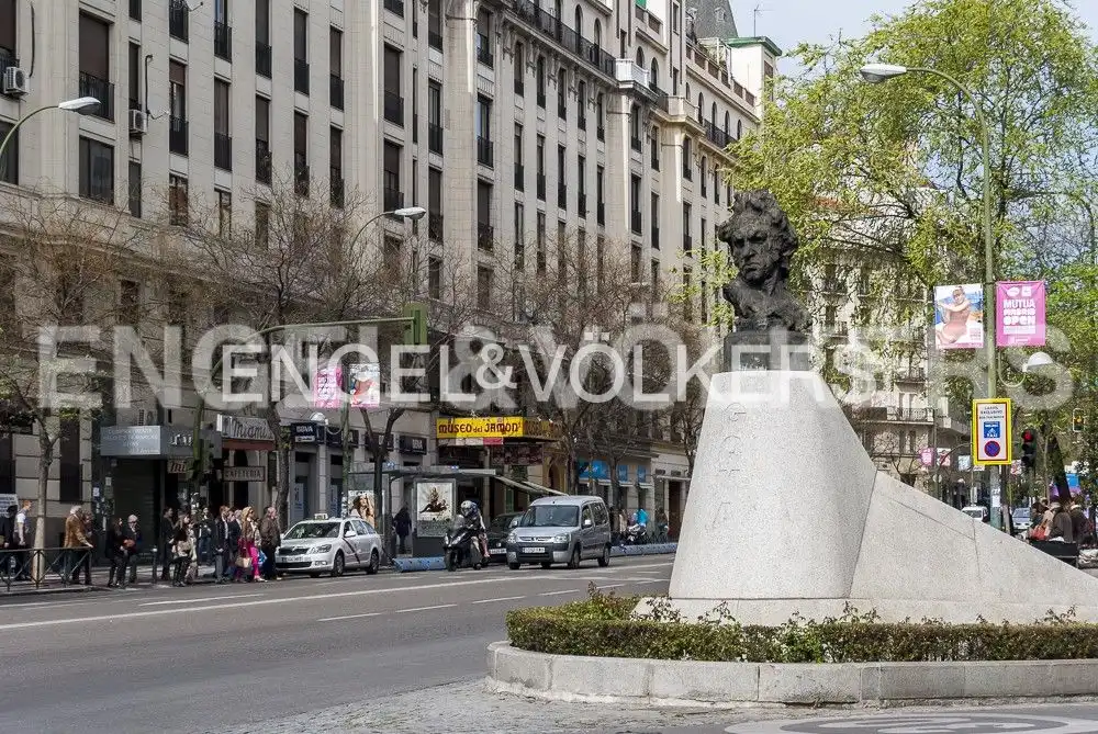 Vista exterior de Àtic de lloguer en Madrid amb Aire condicionat, Calefacció i Terrassa