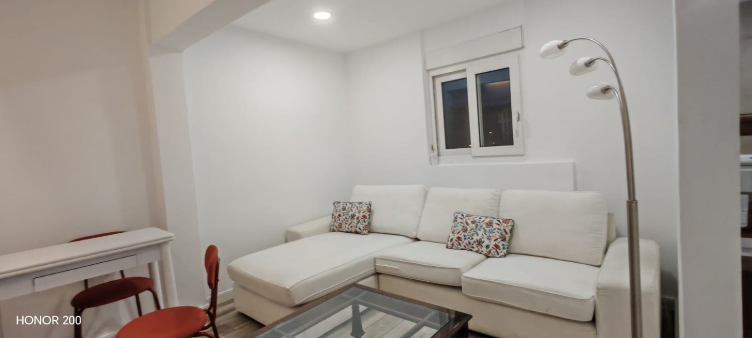 Sala d'estar de Pis de lloguer en El Astillero   amb Calefacció