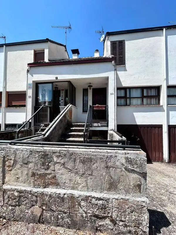 Vista exterior de Casa adosada en venta en Navaleno con Jardín privado y Amueblado