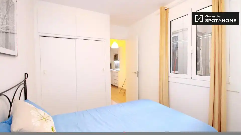 Dormitori de Apartament per a compartir en Barcelona amb Aire condicionat, Calefacció i Terrassa