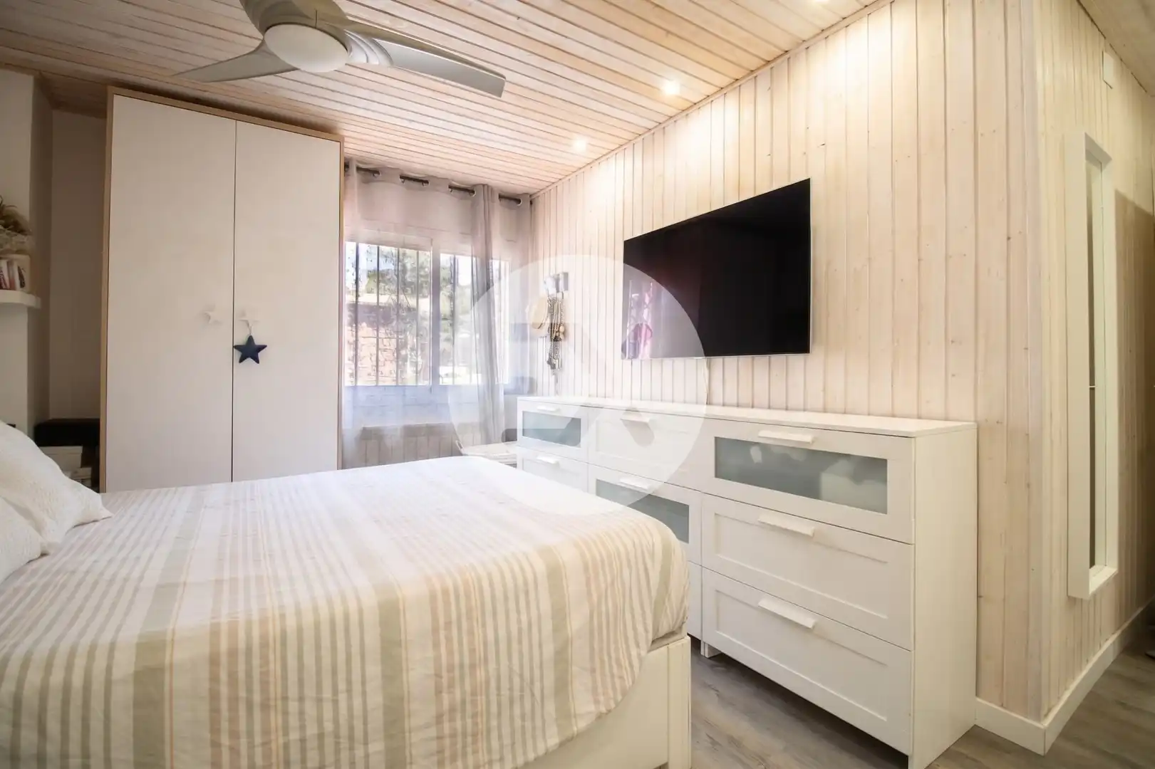 Dormitori de Planta baixa en venda en Castelldefels amb Jardí privat i Parquet