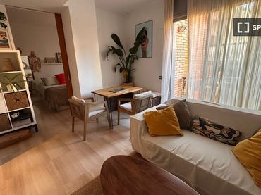 Appartamento con balcone in affitto a Gràcia