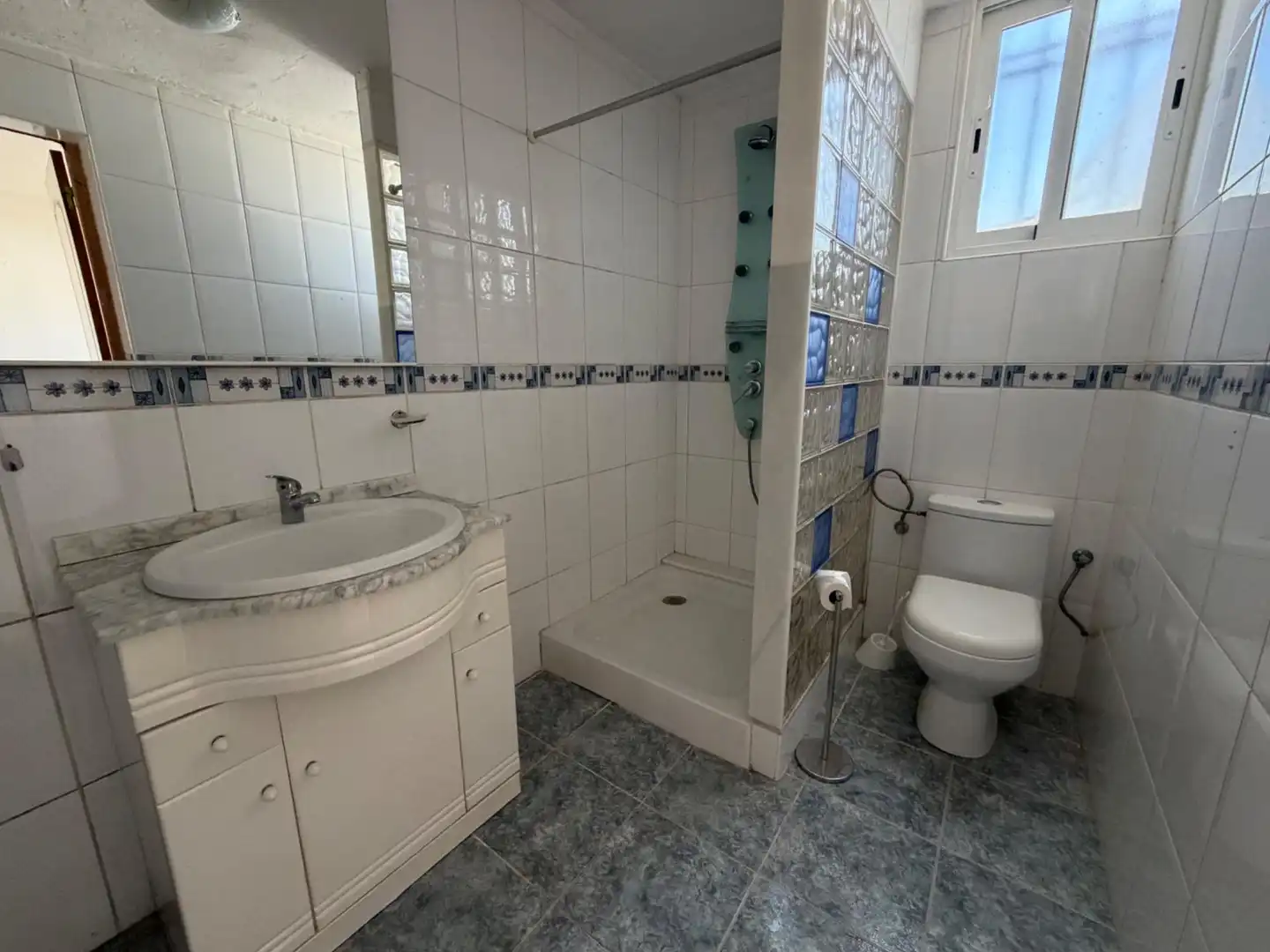 Bathroom of Houses for sale in Villar del Arzobispo  with Air Conditioner, Private garden and Terrace