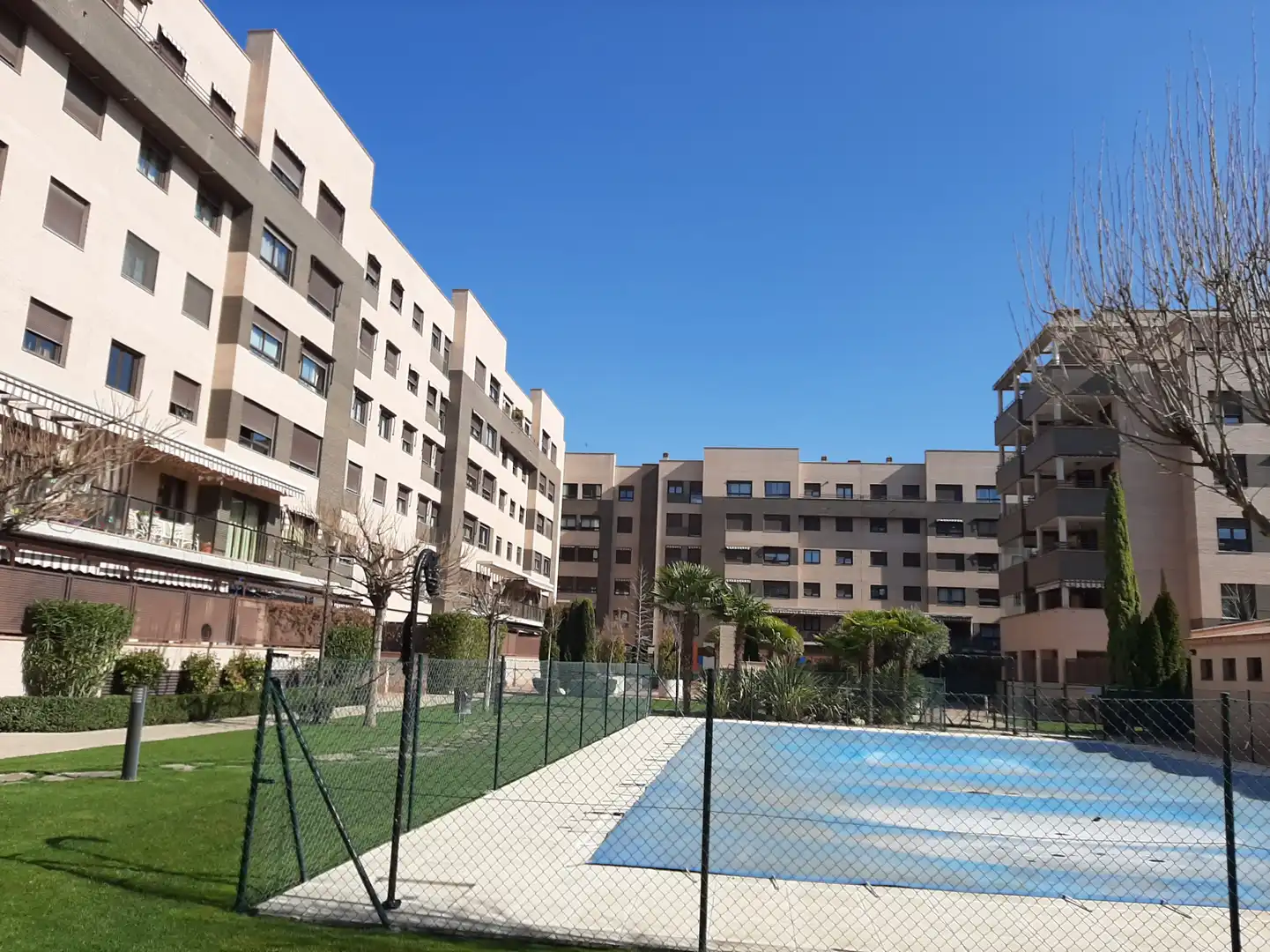 Vista exterior de Piso de alquiler en Alcalá de Henares con Aire acondicionado, Calefacción y Jardín privado