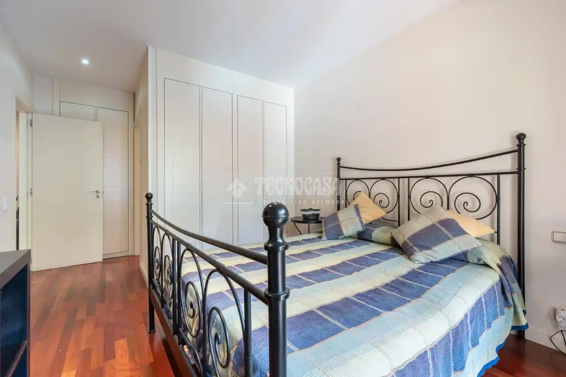 Habitación de Casa adosada en venta en Paracuellos de Jarama con Aire acondicionado, Calefacción y Jardín privado