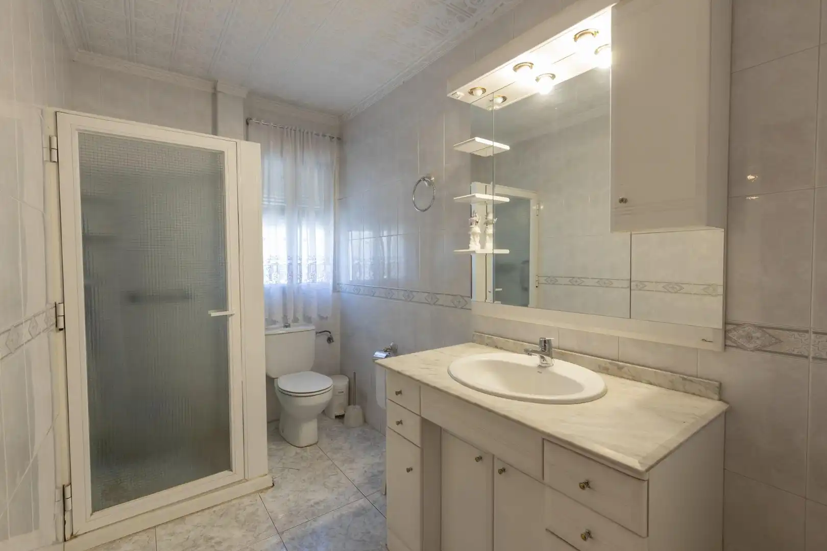 Bathroom of Buildings for sale in La Zubia