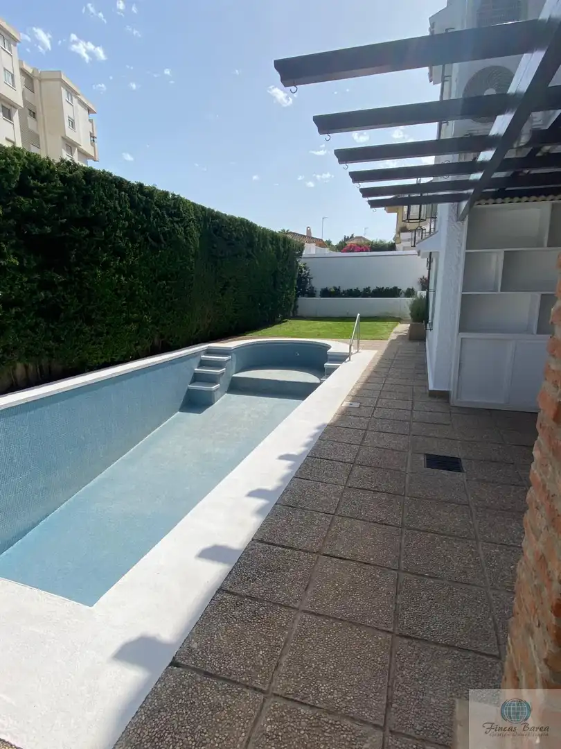 Chalet con piscina en venta en Castillo Sohail - Myramar, imagen 16