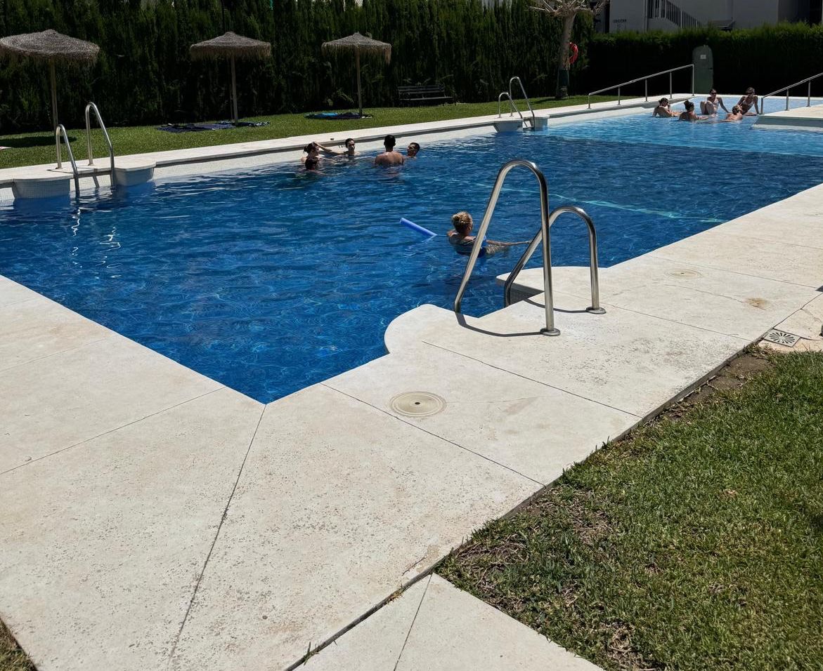 Swimming pool of Apartment for sale in Benalmádena  with Air Conditioner, Heating and Private garden