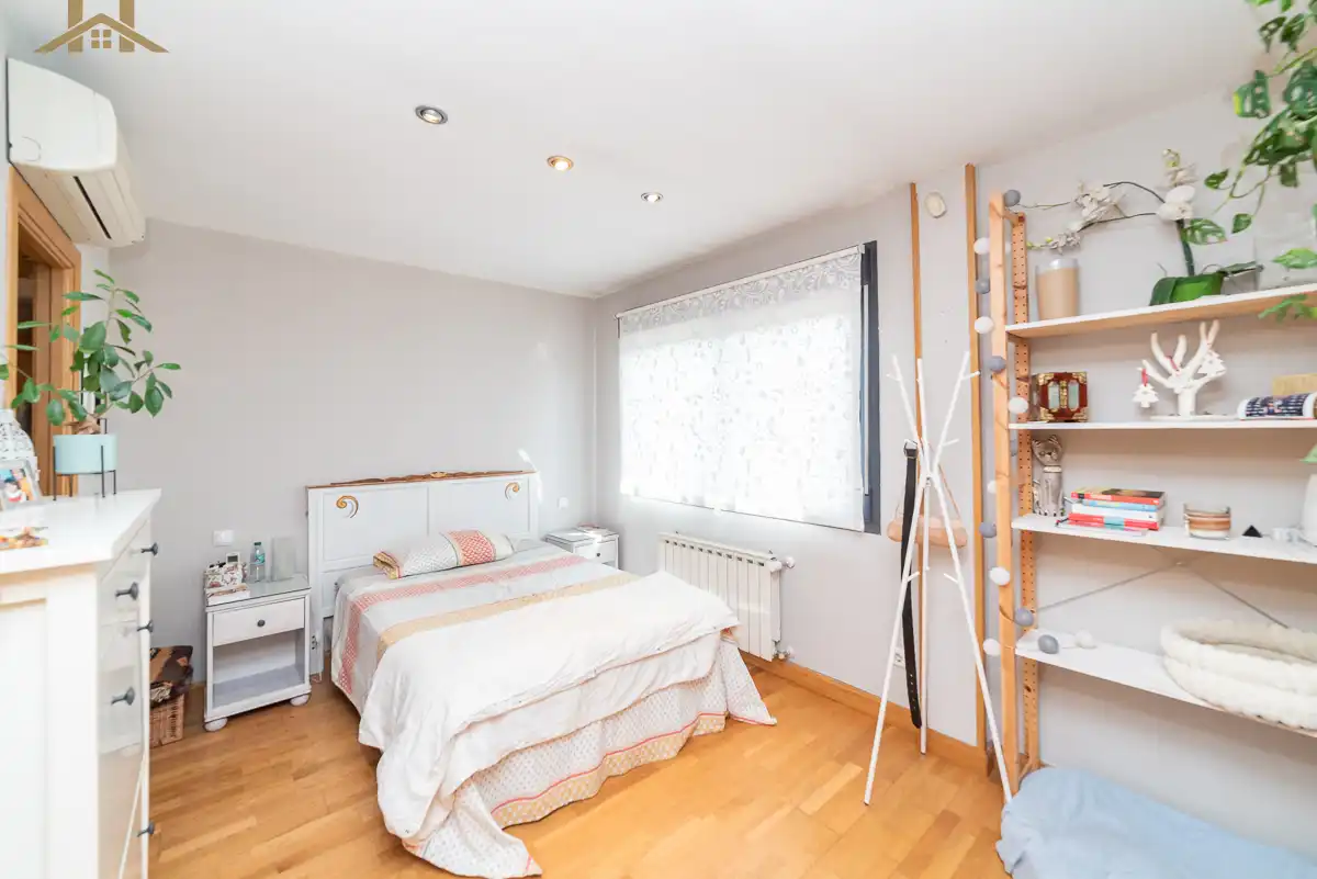 Habitación de Casa adosada en venta en Leganés con Aire acondicionado, Calefacción y Jardín privado