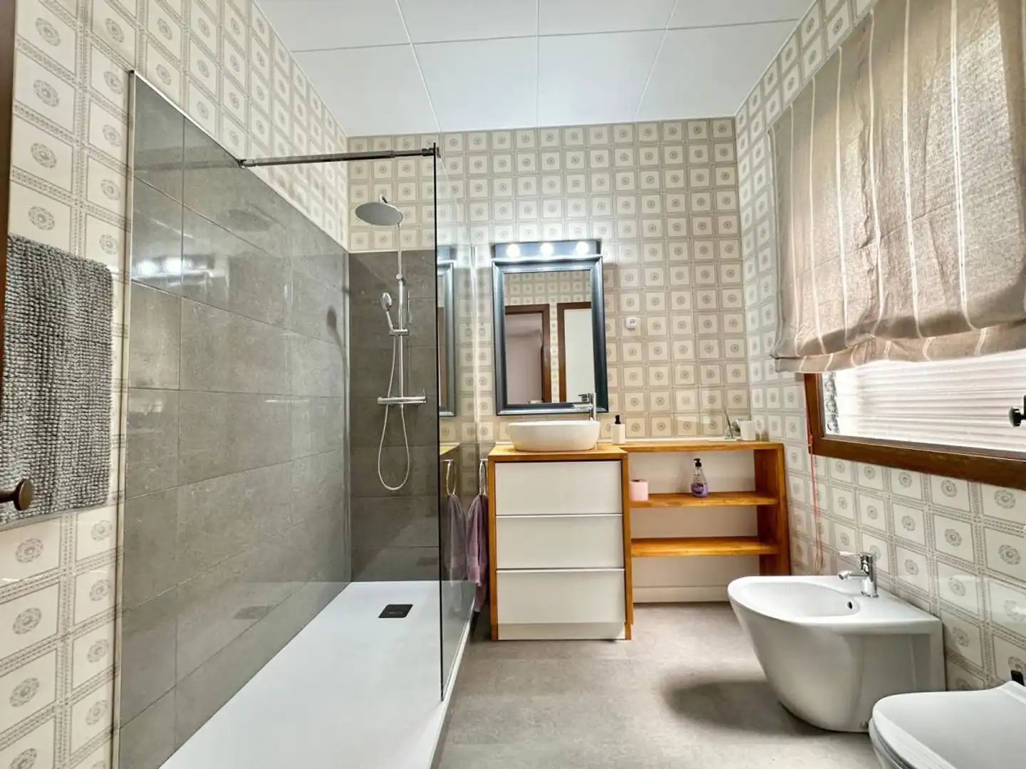 Bathroom of Flat for share in Centre - Sant Josep - Sanfeliu