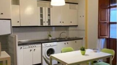 Foto 2 de Piso de alquiler en Calle Arriola, Centro - Sagrario, Granada Capital