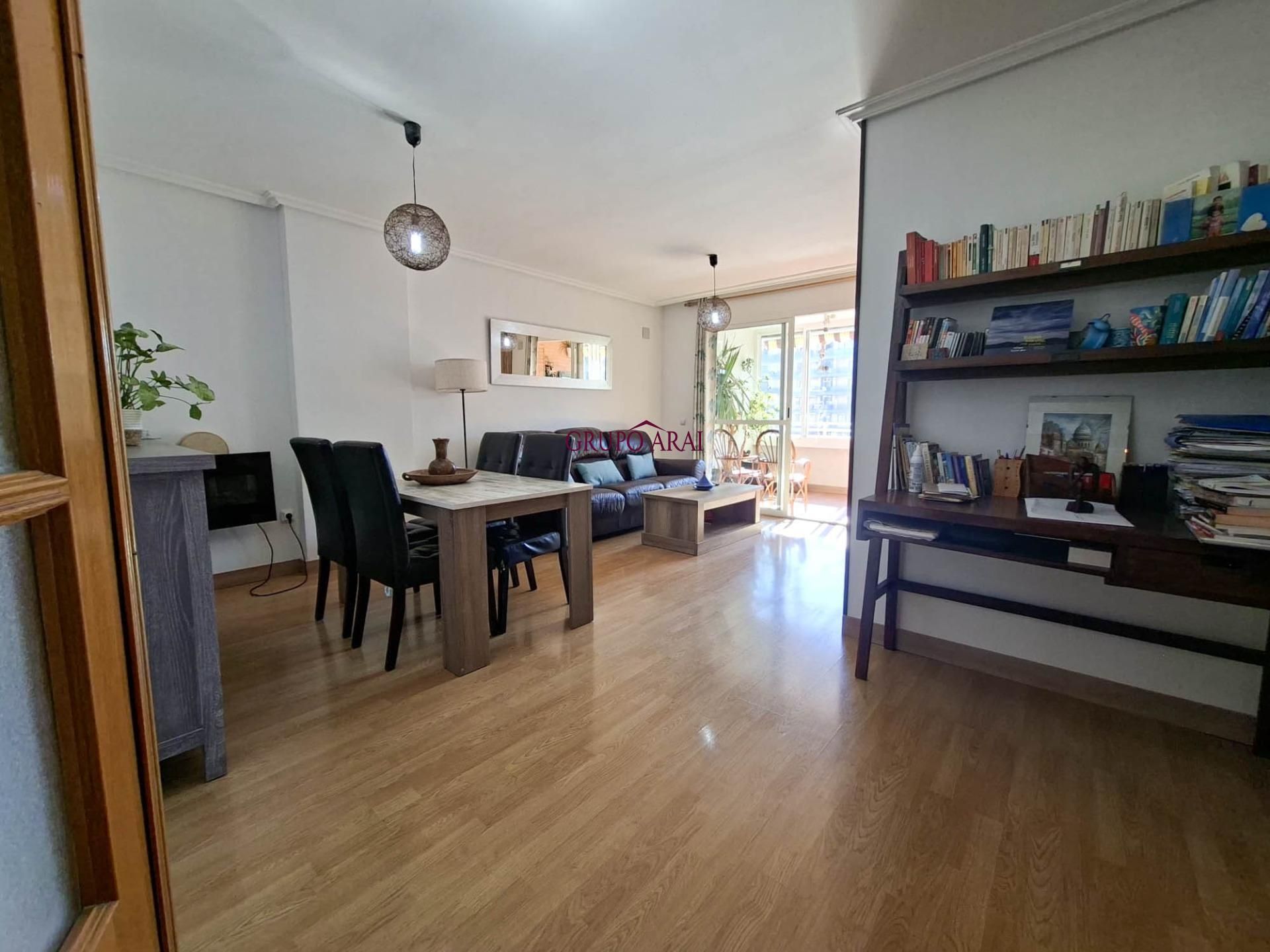 Vista exterior de Piso en venta en Alicante / Alacant con Aire acondicionado, Jardín privado y Balcón