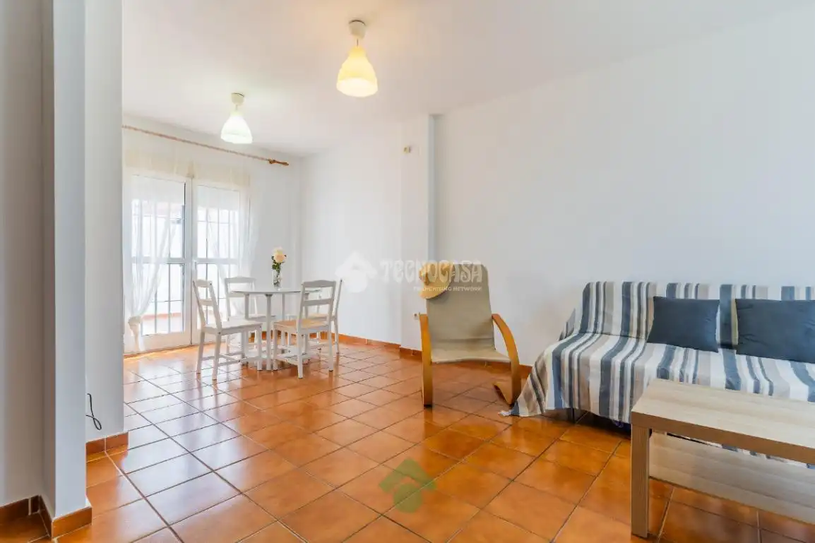 Sala d'estar de Casa adosada en venda en Puerto Real amb Balcó